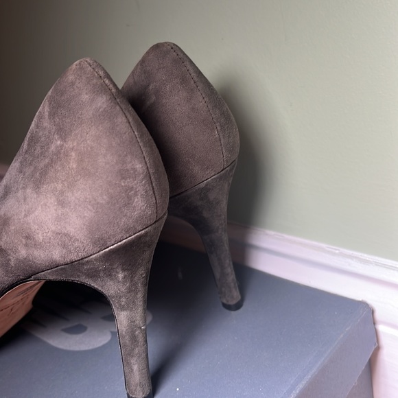 WOMENS GREY ANN TAYLOR PUMPS NWOT - Picture 3 of 6
